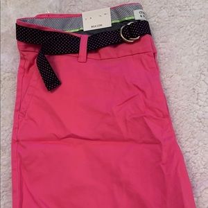 crown & ivy Coral 8” Short with Navy Belt